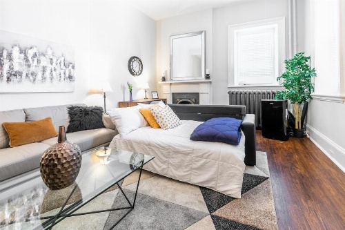 Upscale 1BR - Boutique Apartment - PRIME Downtown Location! image 10