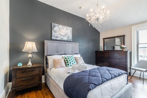 Upscale 1BR - Boutique Apartment - PRIME Downtown Location! image 16